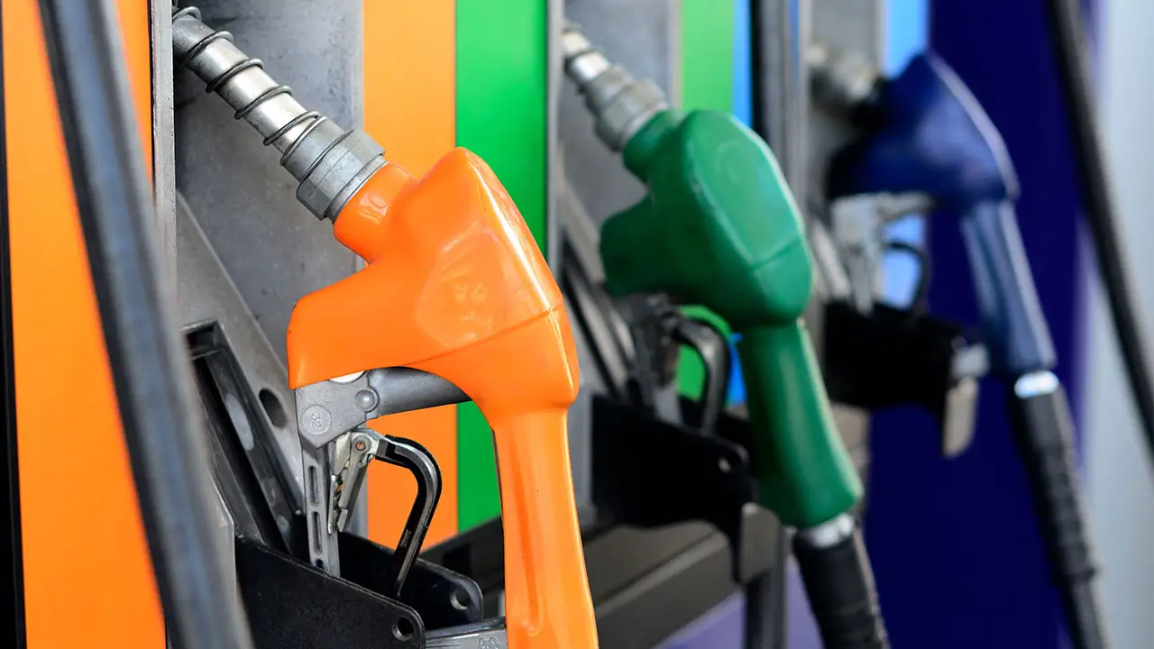 Maximize Your Fuel Savings: How to Combine GasBuddy and Gas Credit Cards